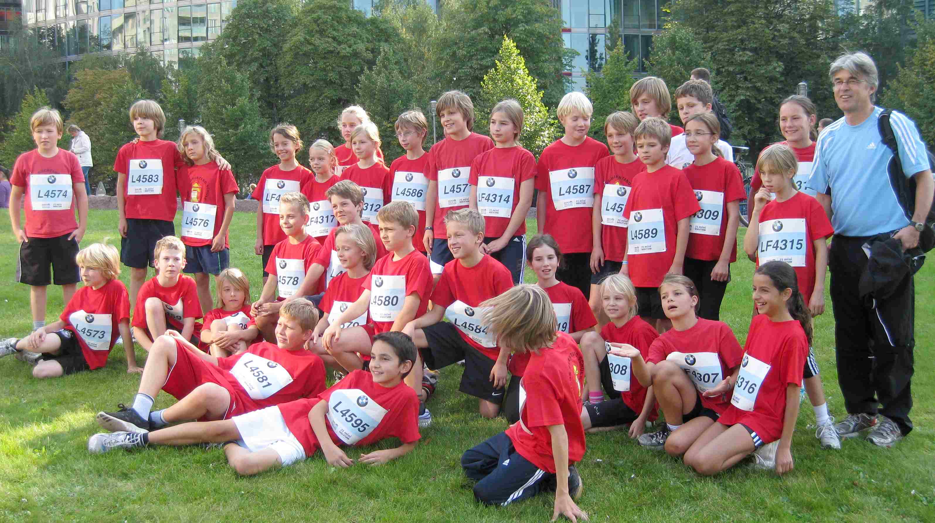 tl_files/Bilder/unterrichtsfaecher/sport/Sport_neu/Minimarathon_mannschaft2011JPG.jpg tl_files/Bilder/unterrichtsfaecher/sport/Sport_neu/Minimarathon_mannschaft2011JPG.jpg